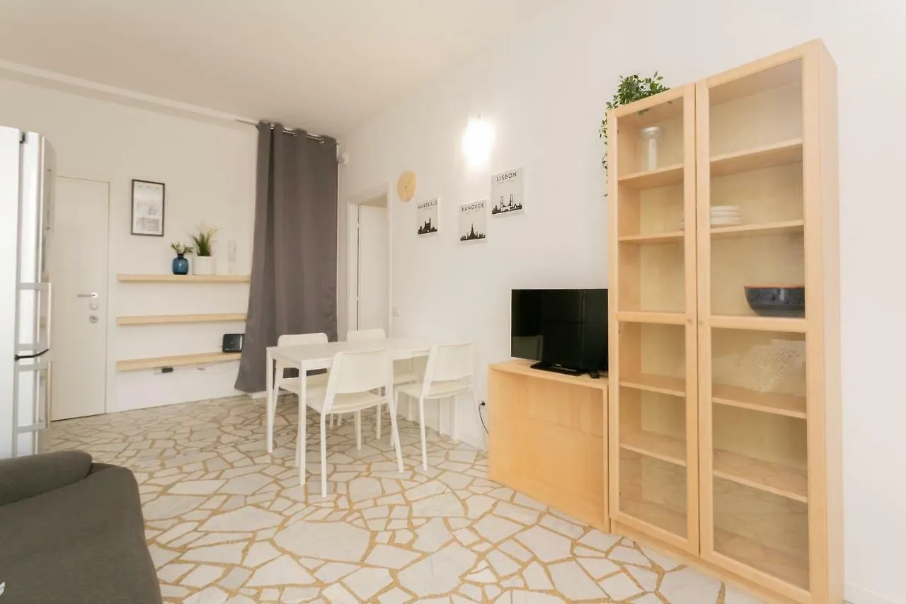 The Best Rent - Maciachini Two Bedroom Apartment Milan