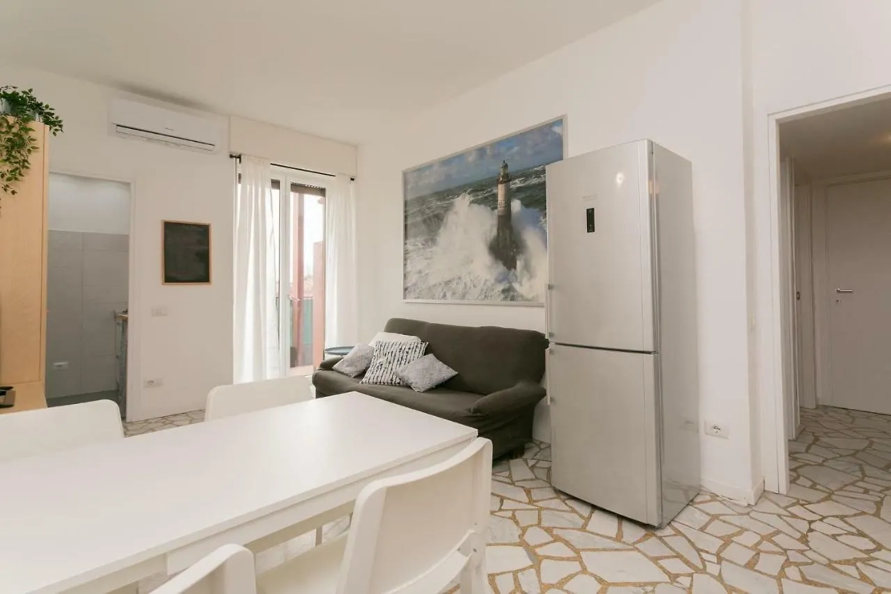 The Best Rent - Maciachini Two Bedroom Apartment Milan