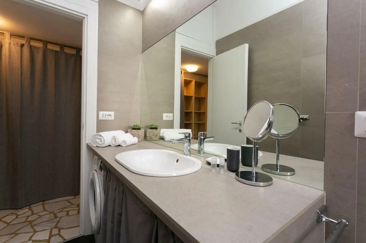 The Best Rent - Maciachini Two Bedroom Apartment Milan Italy