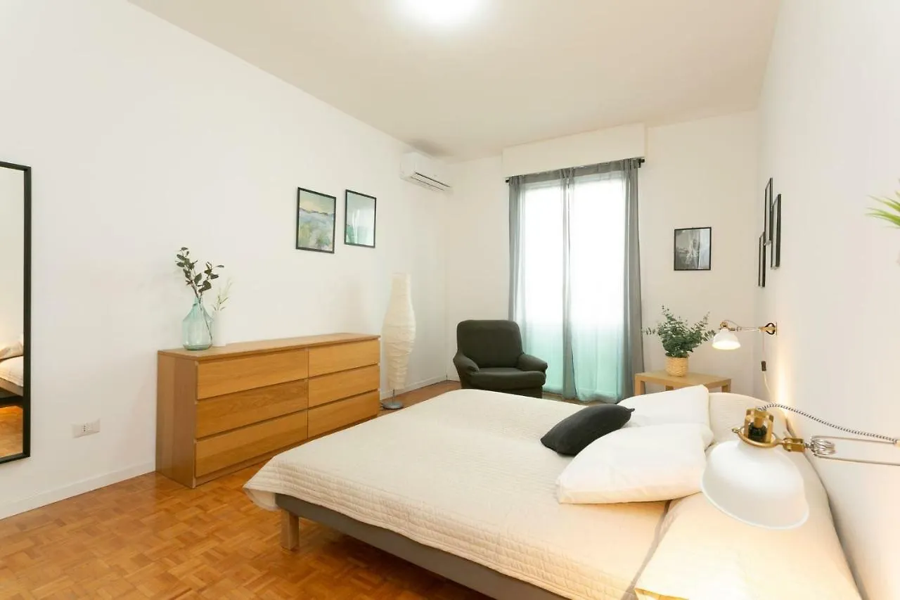 The Best Rent - Maciachini Two Bedroom Apartment Milan