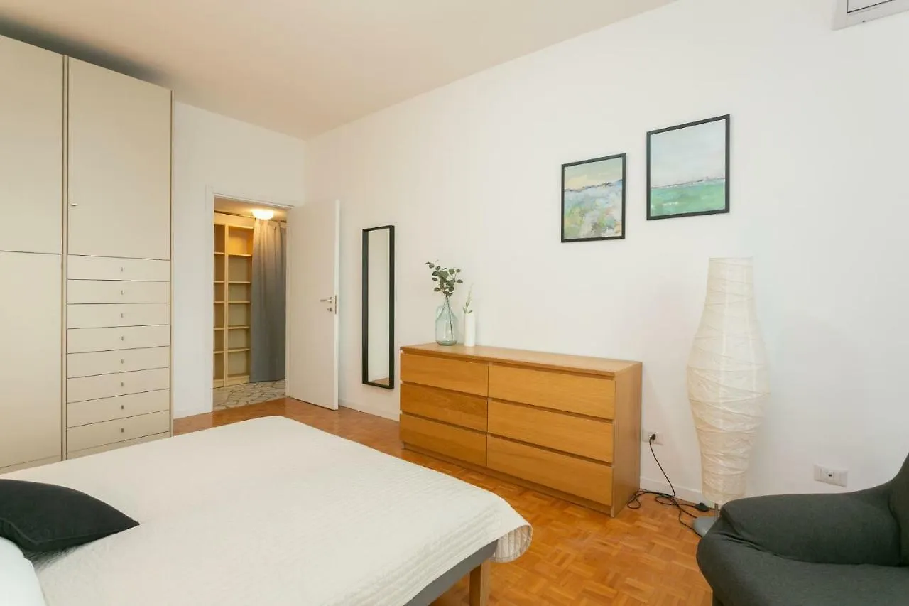 The Best Rent - Maciachini Two Bedroom Apartment Milan